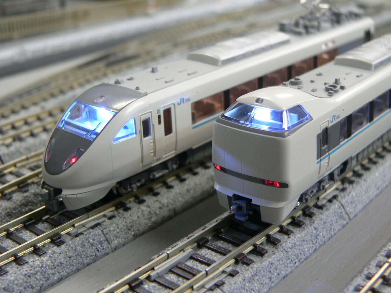 カトーの289系くろしおの基本＆増結9両セットの車掌室灯＆室内灯