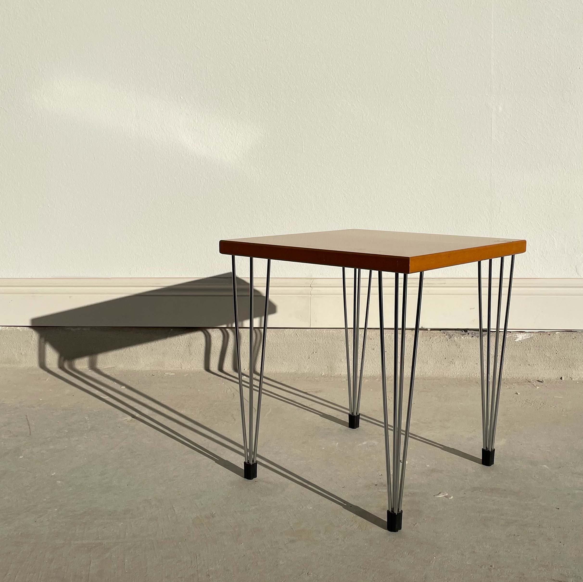 Fritz Hansen Pin Age Side Table – ONHSI