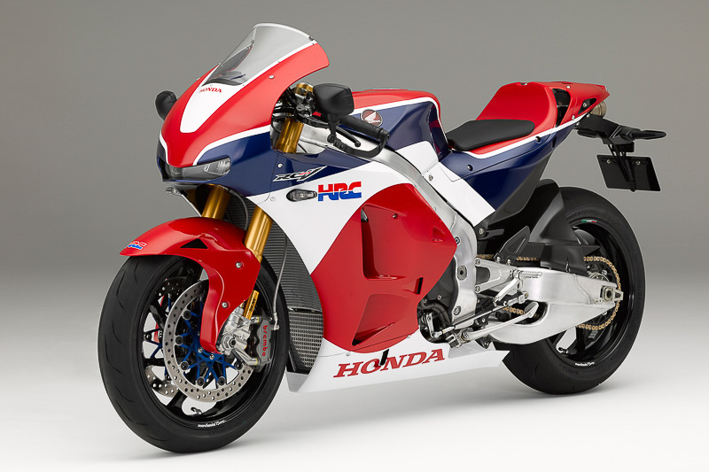 鈴鹿8耐前夜祭で、ホンダ「RC213V-S」、カワサキ「Ninja H2R」、ヤマハ