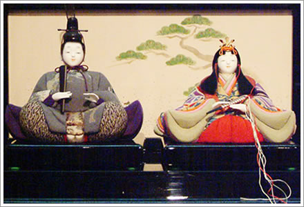 天保三年（1838年）創業の老舗陶磁器専門店。武内陶器店