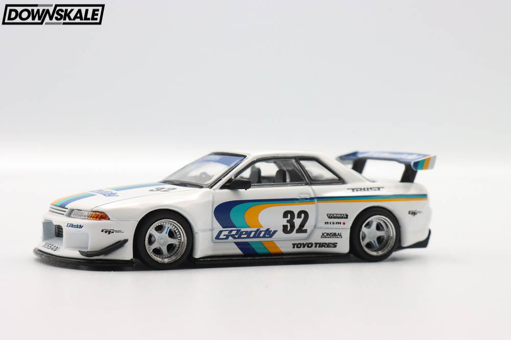 Tarmac Works Nissan Skyline GT-R (R32) Widebody Jonsibal & Greddy