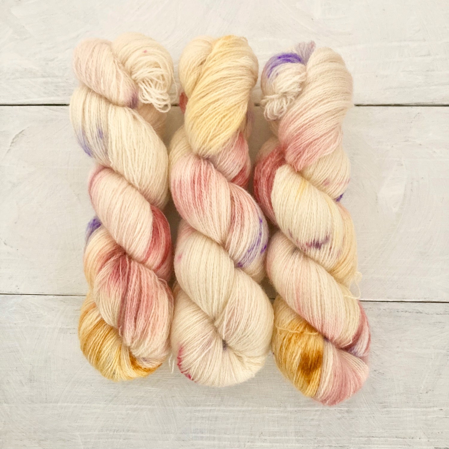 手染め糸 No.113 レース「Frühling übers Jahr」 – FibrEsquisse