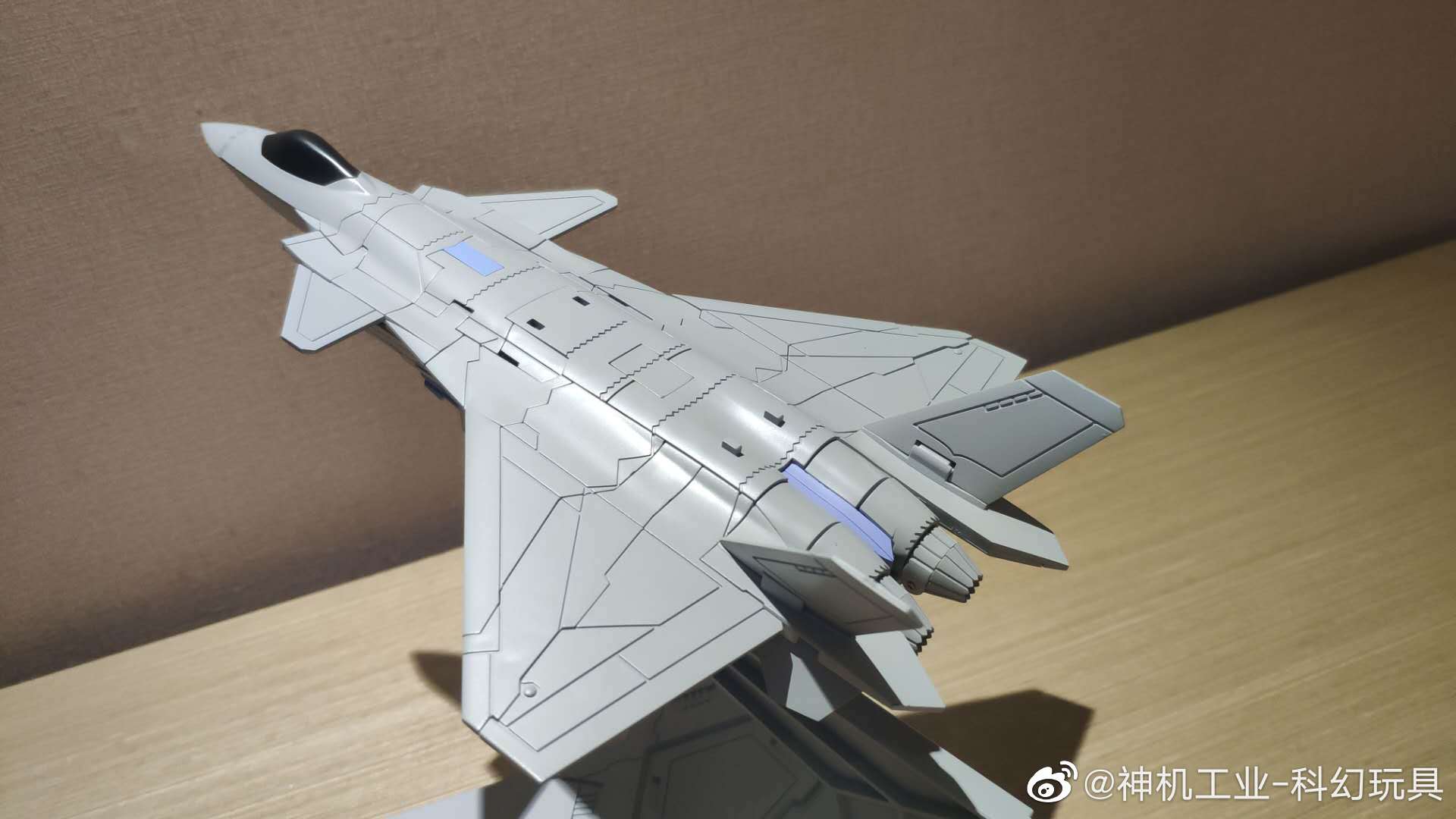 AVIC to sell transforming J-20 toy - Alert 5