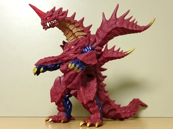 ウルトラマンオーブ新作ソフビ人形をフラゲ！（マガオロチ）＆DXダーク