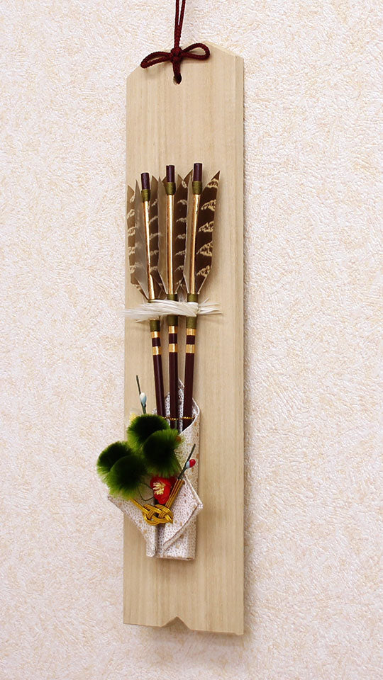 壁掛け 破魔矢 高さ 36cm 白桐三本矢 – 寿鳳人形の東芸
