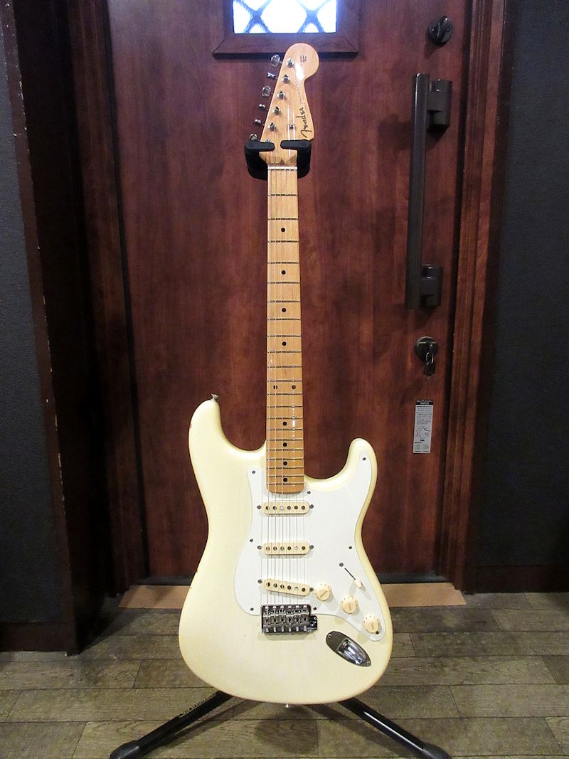 Fender New American Vintage 1956 Stratocaster Aged White Blond