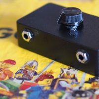 フロアタイプのプリアンプ「HOT BOX 3」 | ギターのレシピ
