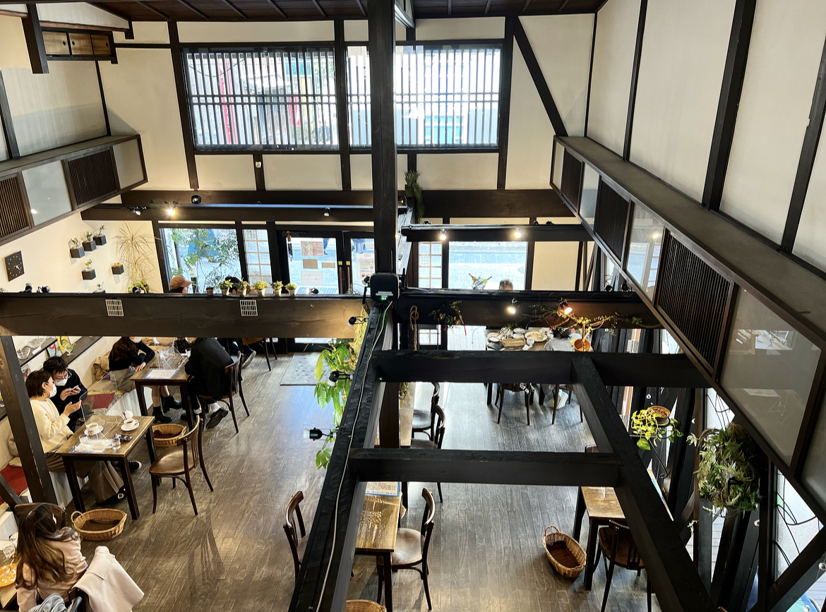 滋賀長浜、黒壁スクエアの玄関口「96CAFE」 | グッチジャパンの京都