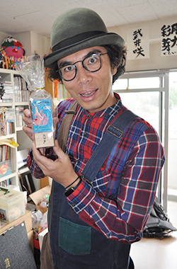 片桐仁さん × デハラユキノリさん | 片桐仁 不条理アート粘土作品展