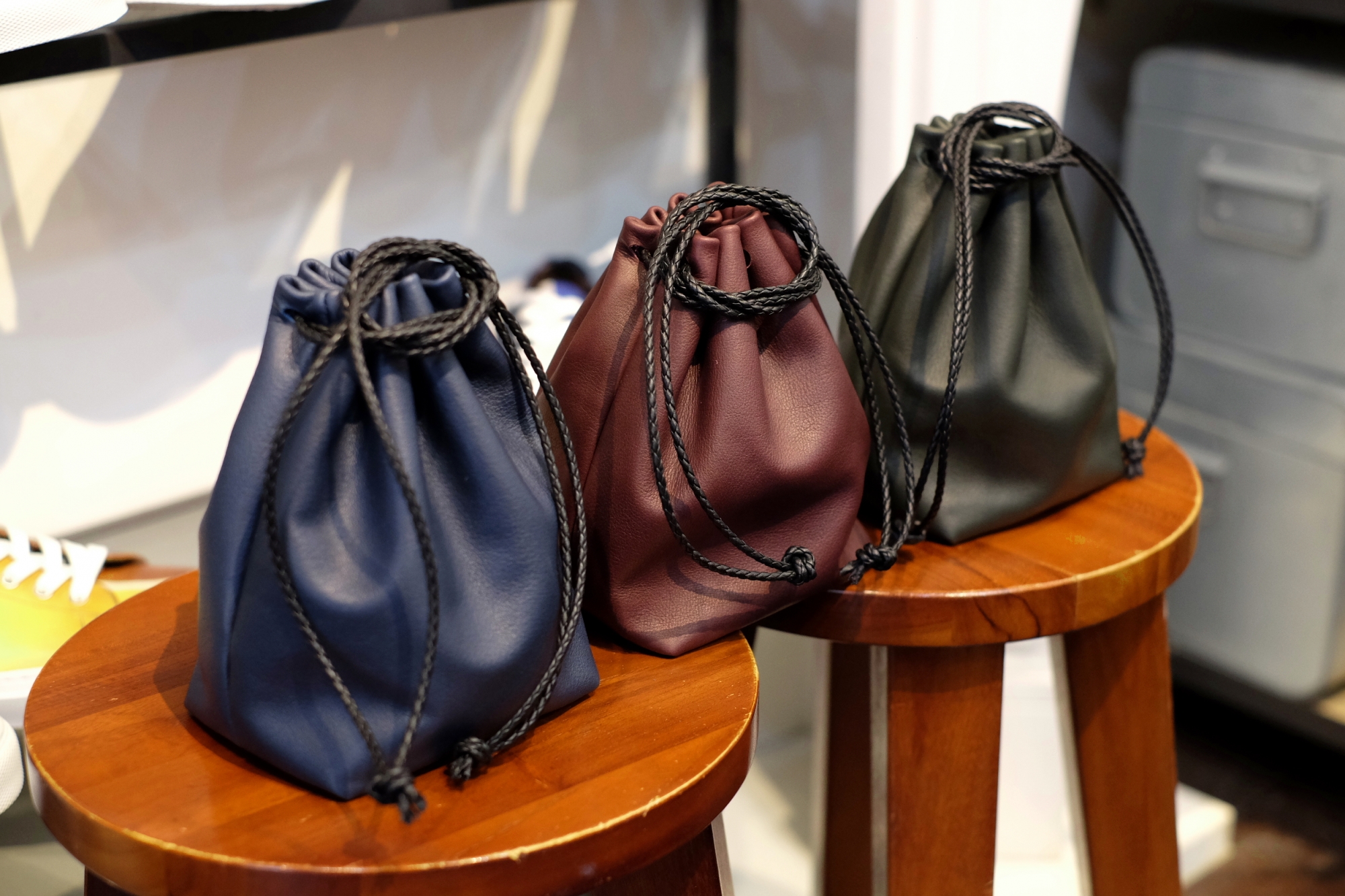 COH×KFの質感極めて素晴らしいディアキップレザー巾着袋について
