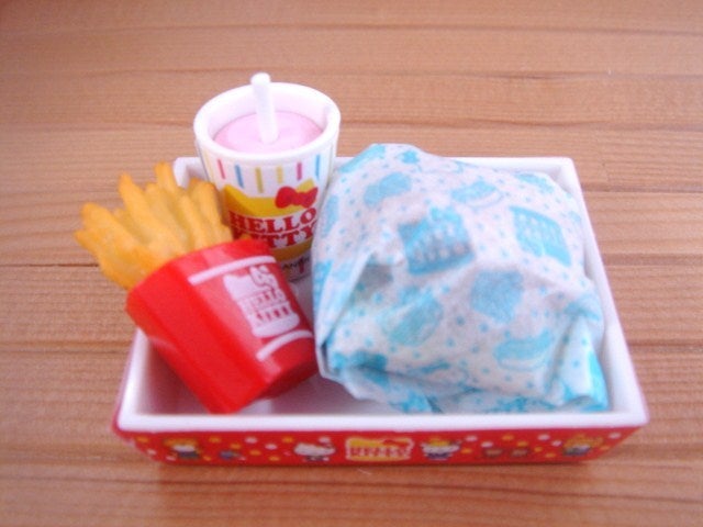 リーメント】ハローキティ もぐもぐハンバーガーショップ - 小さな世界