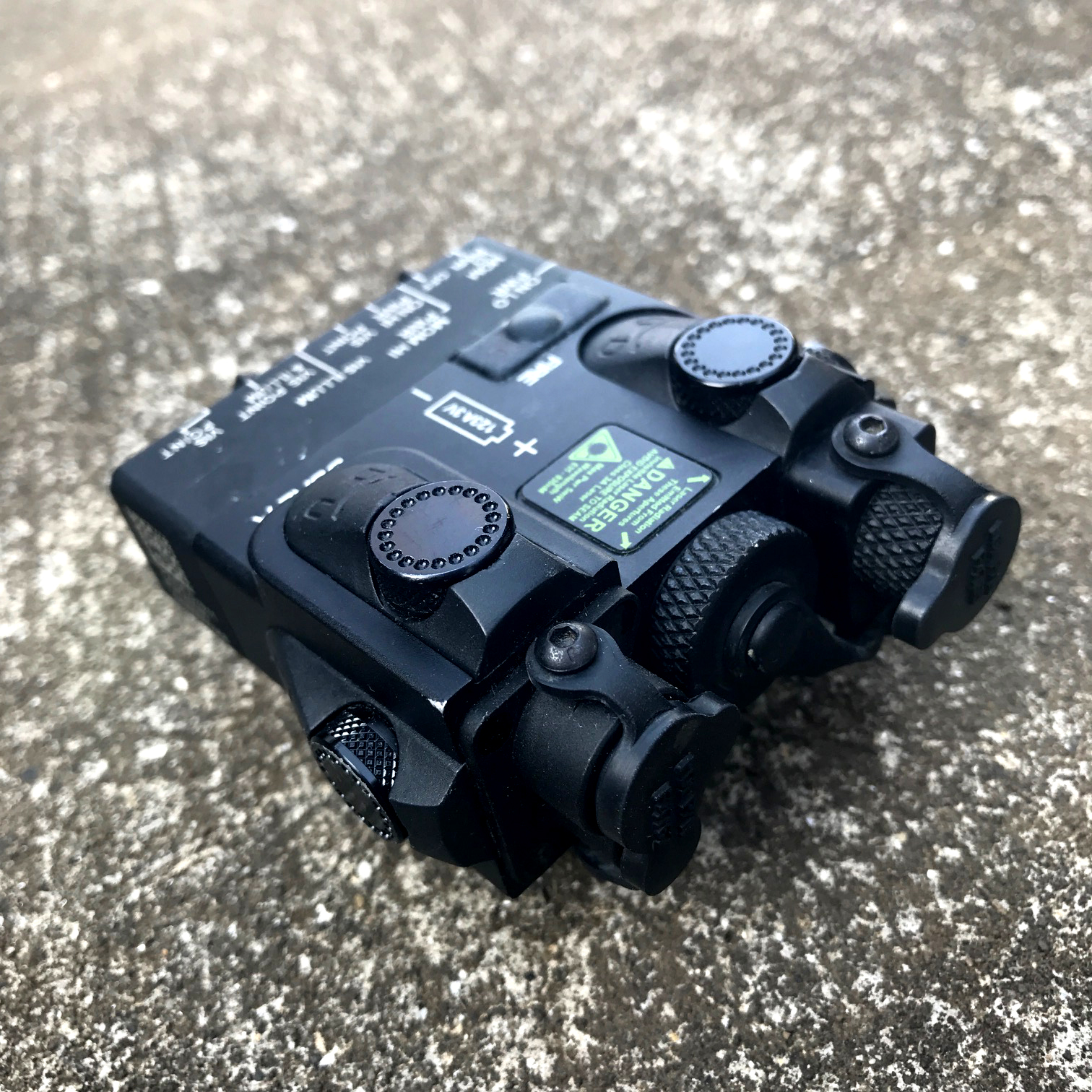思わず角で頭をぶつけたくなるG&P製AN/PEQ-15A DBAL-A2レプリカ