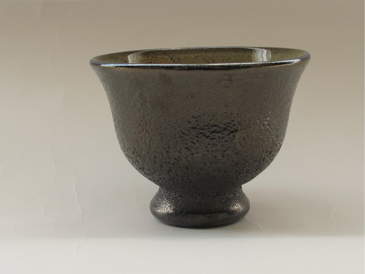 ガラス黒薩摩 宮澤裕明 桜島灰銀箔金彩盃 – SEIKADO