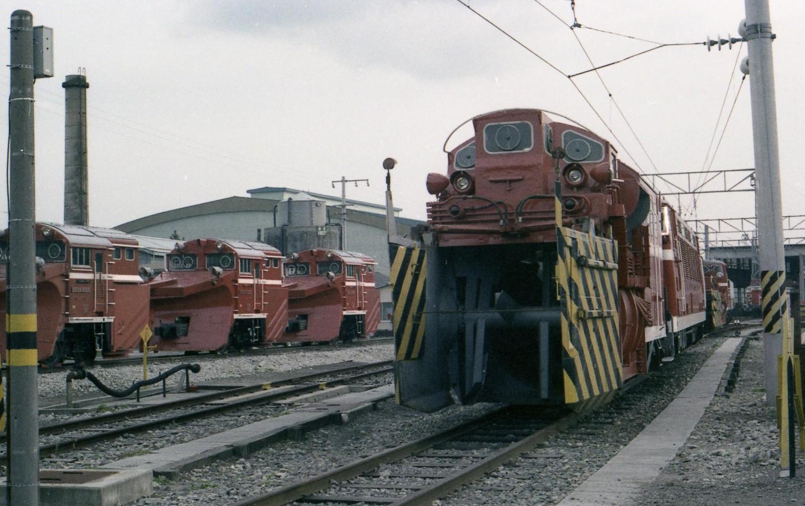 新庄機関区 1978/10/5: 懐かしい駅の風景～線路配線図とともに