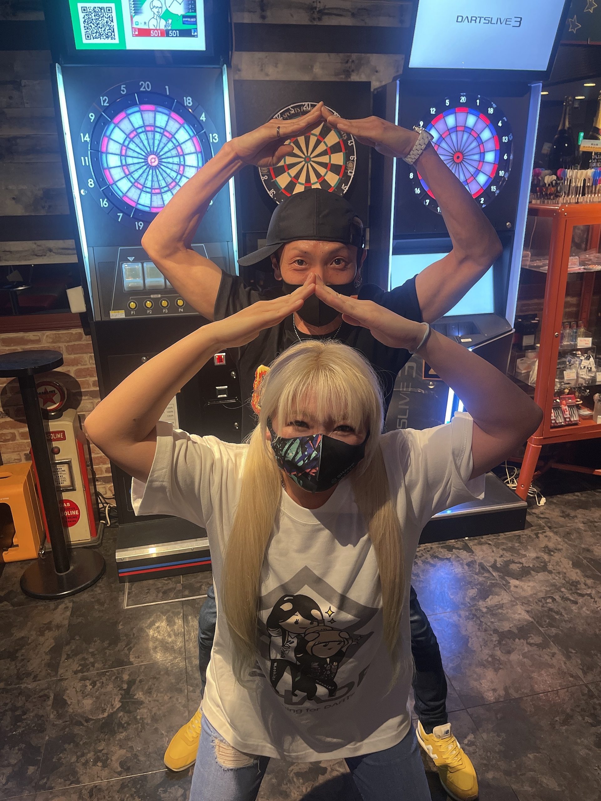 鈴木未来選手＆坂口優希恵選手SHADEポーズTシャツ | SHADE