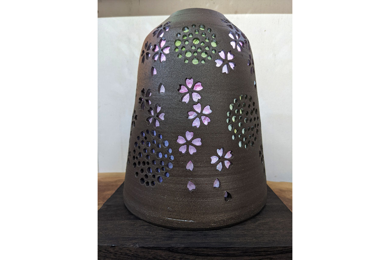 雑貨 「灯りとり 桜」 根本典子 笠間焼 陶磁器 – Takumi Japan