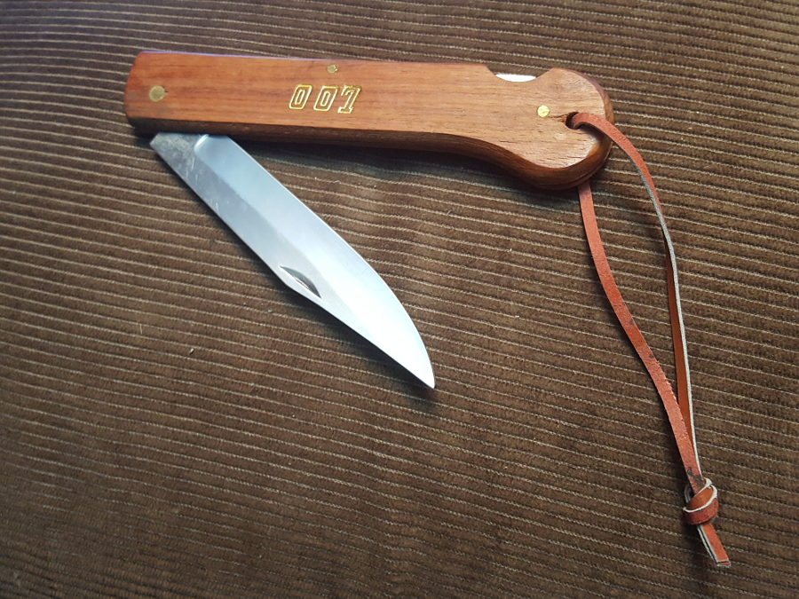The 007 Knife: Infamous 1970s Lockback - The Martialist