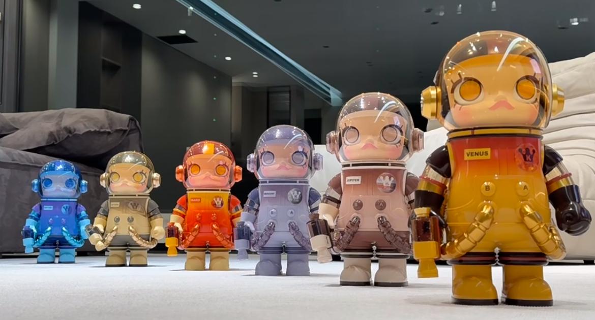 MEGA SPACE MOLLY 400% Planet Series – TOYSEZ
