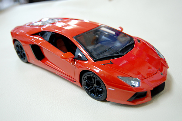 burago ブラーゴ 1/18 ランボルギーニ アヴェンタドール Aventador