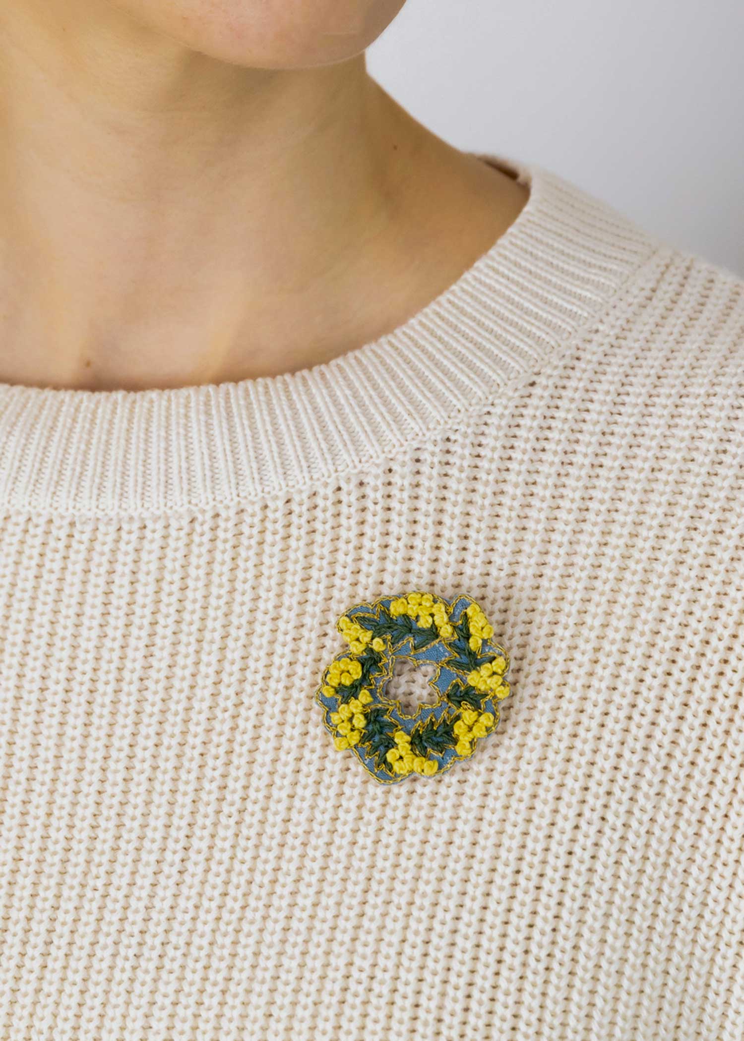 手刺繍ブローチ ミモザ [専用 こり様]ブローチ 刺繍 フェルト
