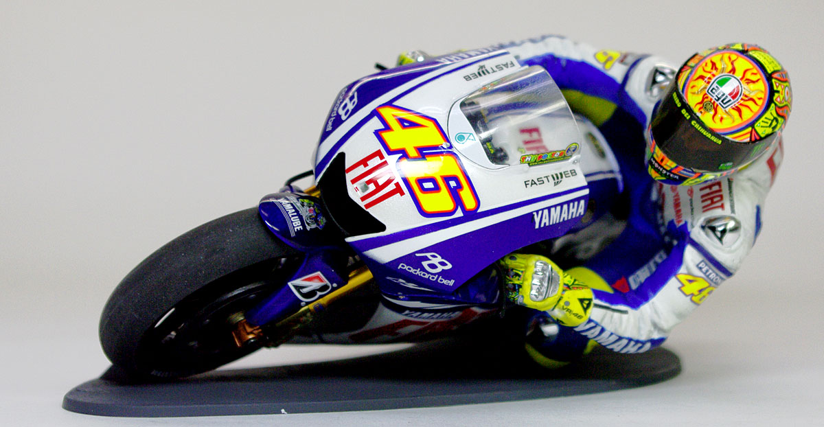 プラモ日記 » ヤマハ・YZR-M1'09 フィアット・ヤマハ・チーム その16