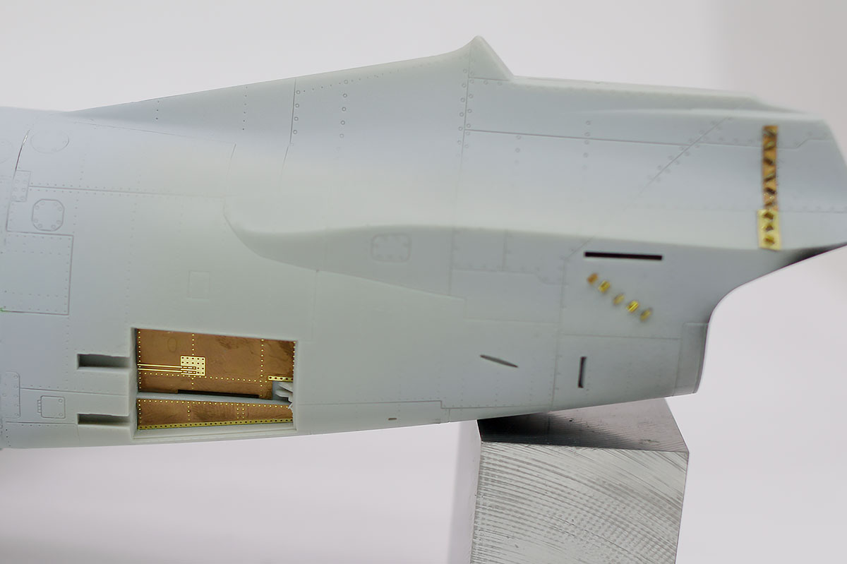 プラモ日記 » F-86Dセイバードッグ その12 機体の整形と尾翼の取り付け