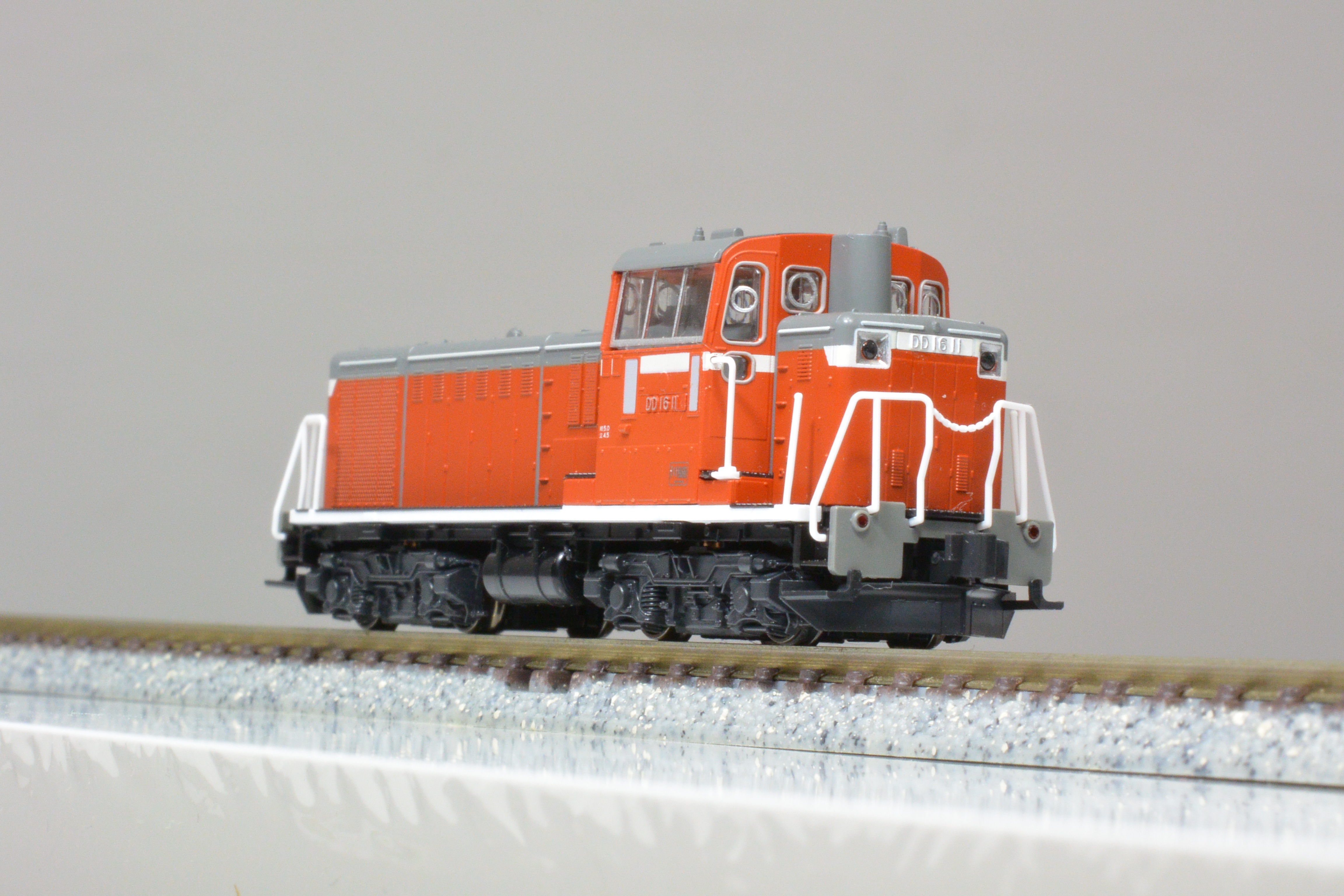 KATO】ローカル線のディーゼル機関車DD16（国鉄版） – 鉄道模型部