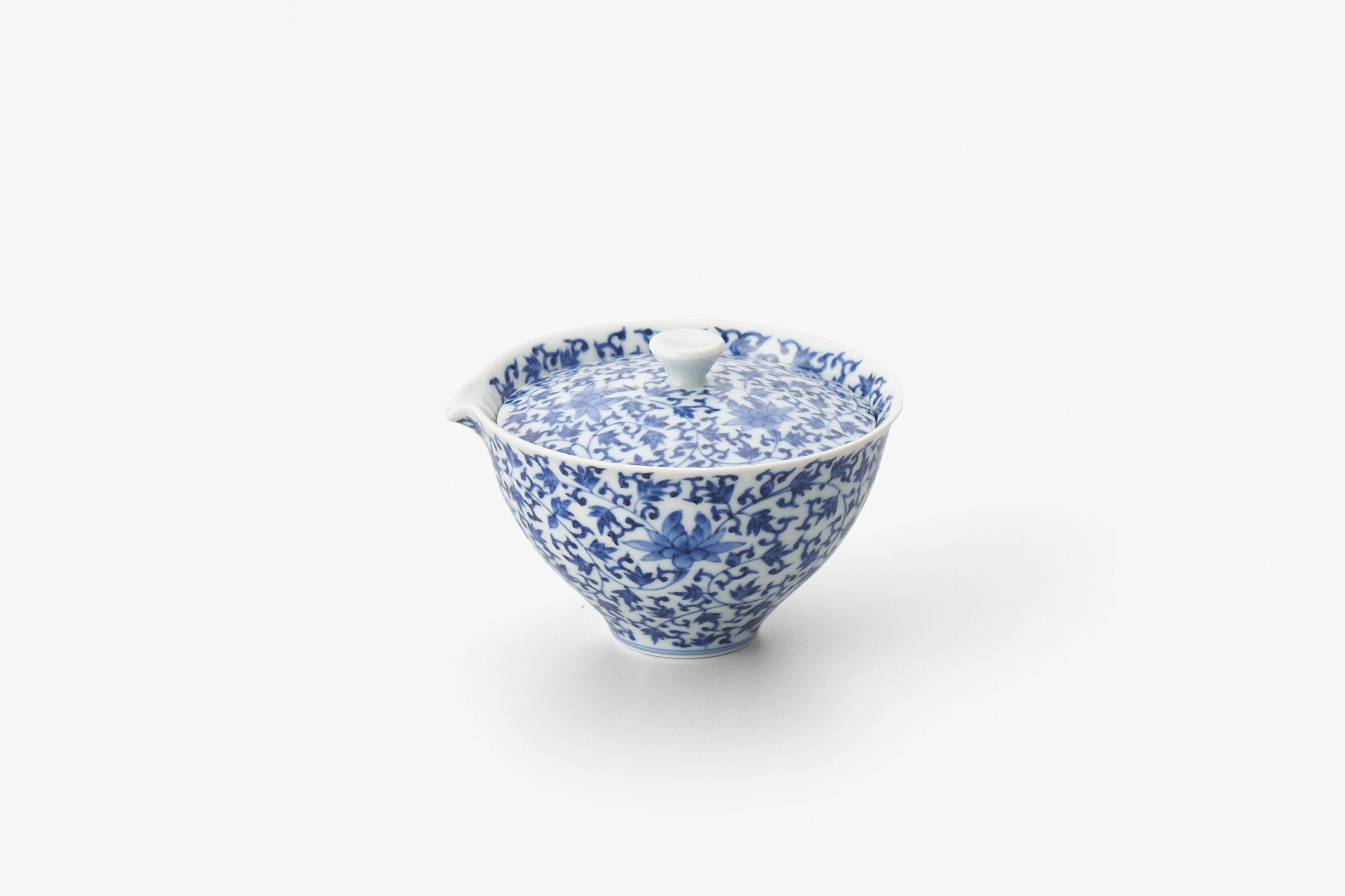 染付全面花唐草文 T宝ひん（小） | 李荘庵 −RISOAN−
