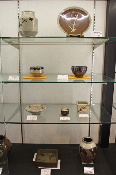 クラフトやまに / 益子焼 人気作家のお店。伝統工芸会や日展陶芸家