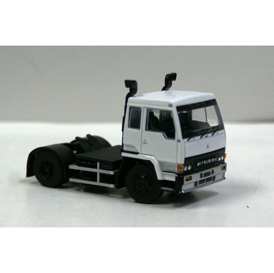 model 1】1/64 三菱 ふそう ザ・グレート トラックターヘッド (右