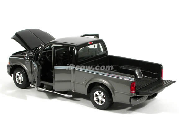 2004 Ford Harley Davidson F-350 diecast model truck 1:18 scale die