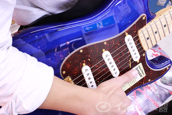 スタッフのおススメアイテムをご紹介♪?Fender Mexico / Deluxe