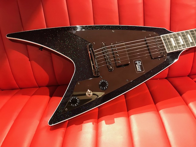 斬新さと美しさを兼ね揃えたギター Modern Flying V!! | イシバシ楽器