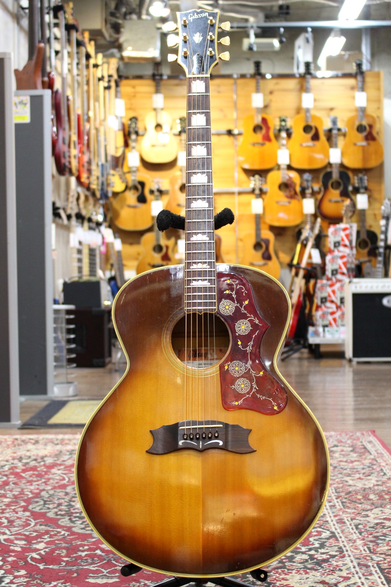 ShinjukuVintageGuitarShow】70年代ギブソン・アコのJ-200