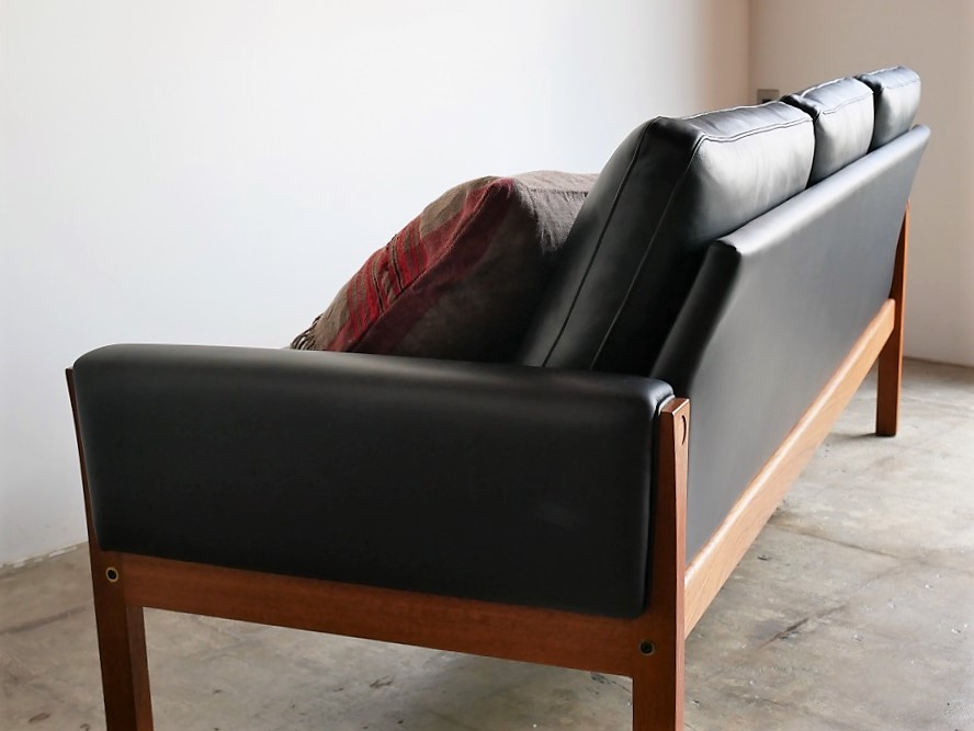 NO NAME PARISH ::: PRODUCTS ::: 3Seater sofa AP62 by Hans J.Wegner