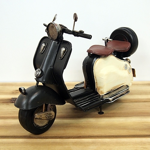 ブリキのおもちゃバイク ベスパ(Vespa)スクーター／ブラック(Mサイズ