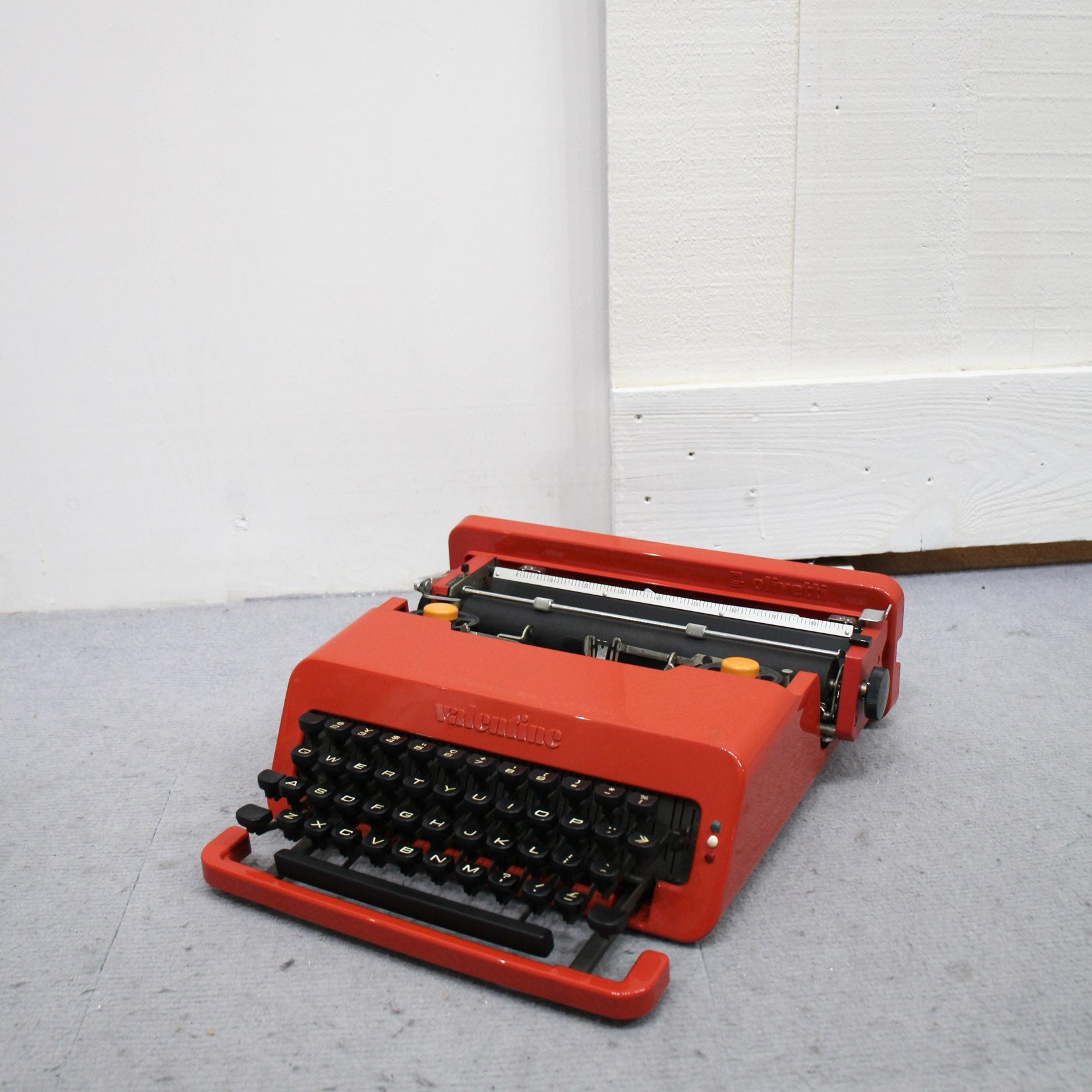 オリベッティ / olivetti バレンタイン / Valentine タイプライター