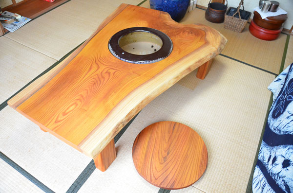 ケヤキ火鉢用穴あき座卓（伊勢市S様邸） | 無垢一枚板テーブルの坂谷