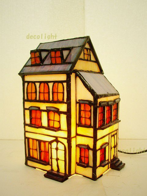 ステンドグラスランプの デコライト (Deco Light) / [ TY001 ] ハウス