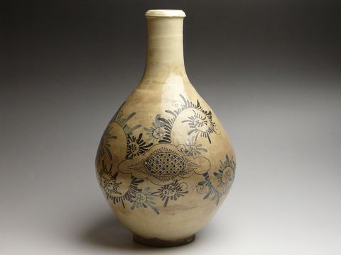 古美術 猫 - 相馬焼鉄絵染付花唐草文大徳利 | 古美術品専門サイト