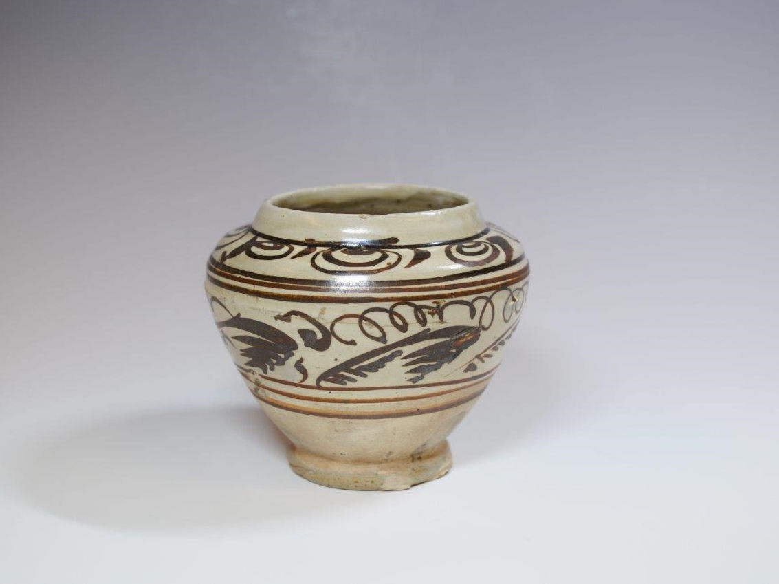 大熊美術 - 白地鉄絵馬の目文小壺 | 古美術品専門サイト fufufufu.com