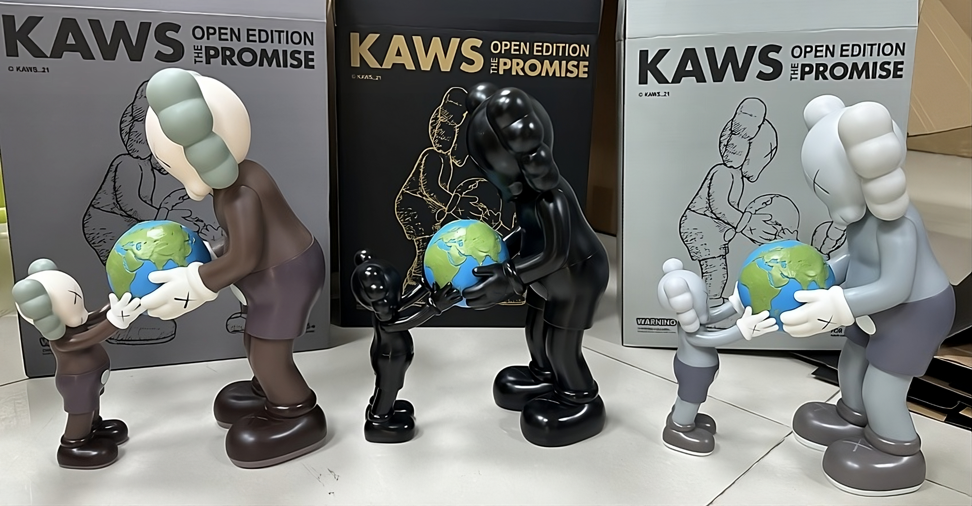 Polyresin KAWS - The Promise, For Interior Decor, Size/Dimension