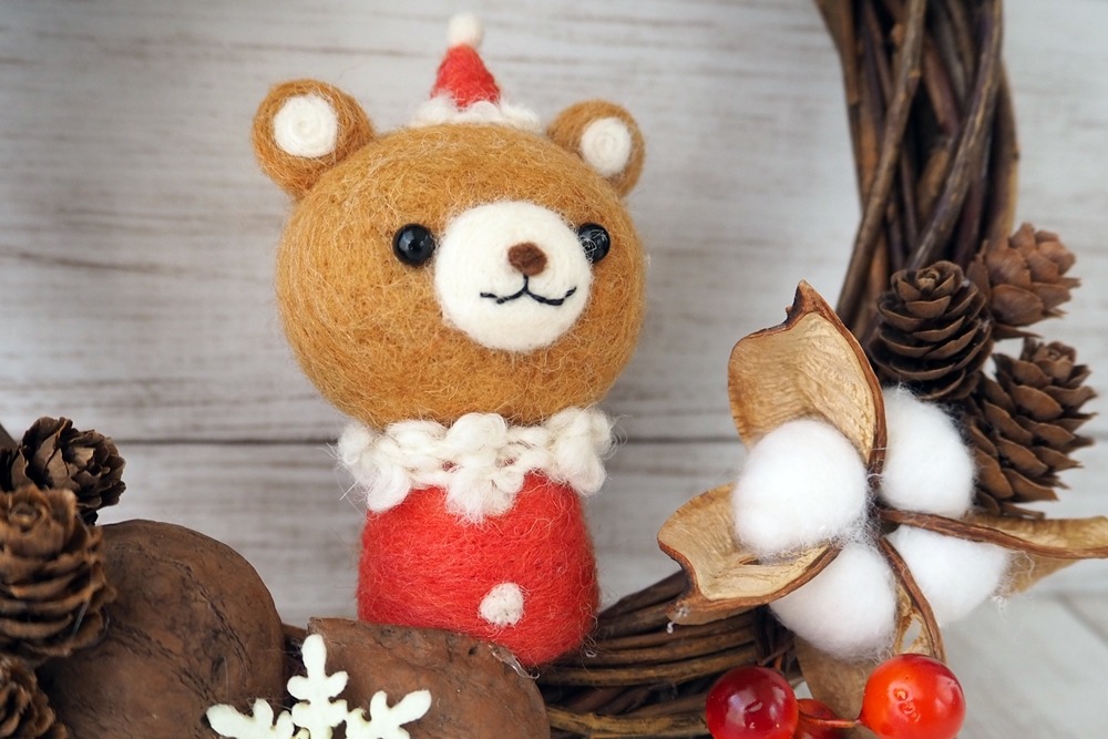 nijiirotamago needlefelt works - おうち用にクリスマスリース おうち