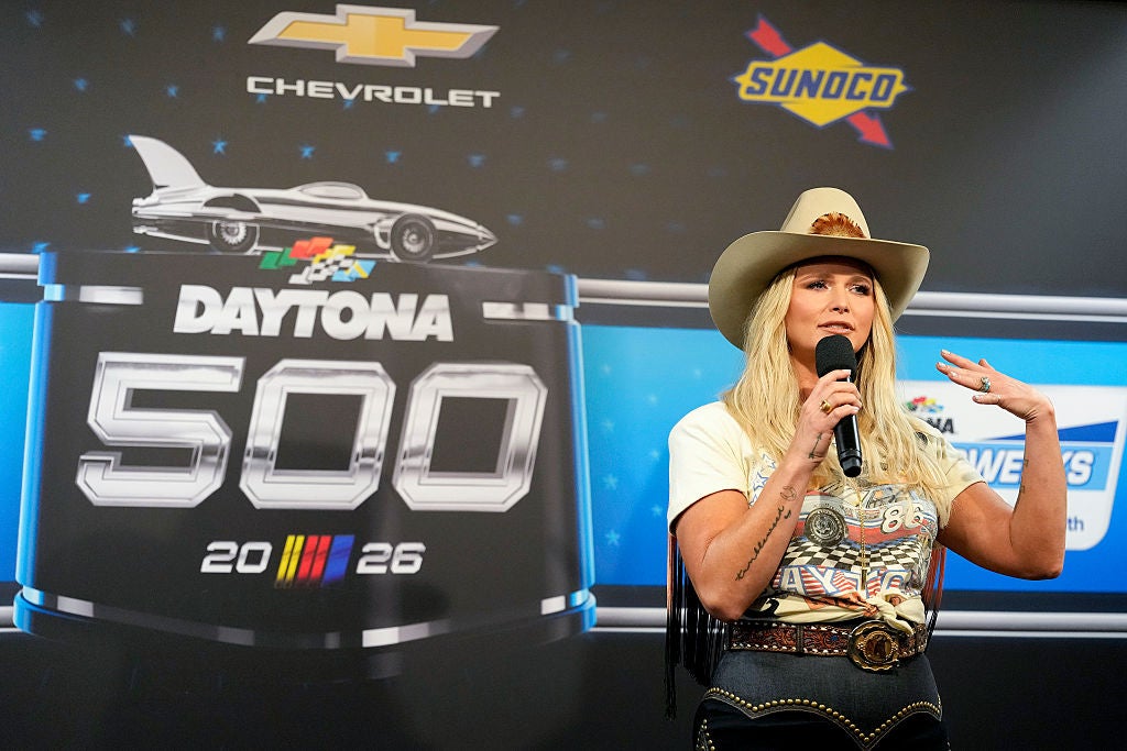 Miranda Lambert Covers 'Choosin' Texas' at Daytona 500 - 995qyk.com