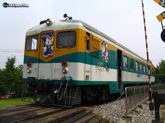 鉄道博物館（義王）-川崎重工製気動車「観光列車」