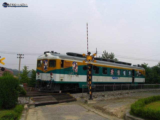 鉄道博物館（義王）-川崎重工製気動車「観光列車」