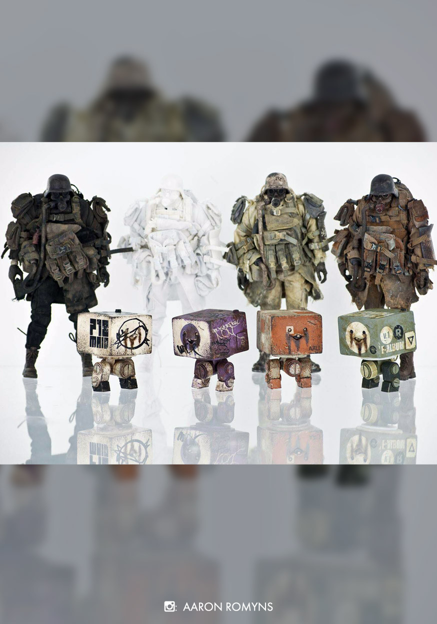 Grunt Bumper Set plus 4 MK1 Squares by Ashley Wood (one twelve