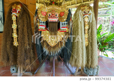 タマンアユン寺院の聖獣バロンと魔女ランダ（インドネシア・バリ島）の