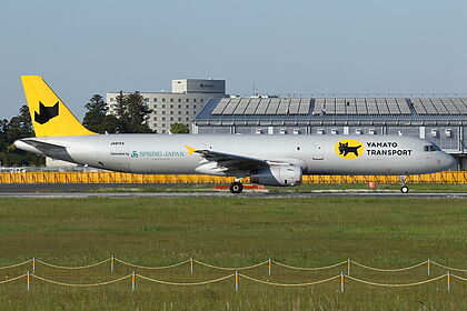 JA81YA Yamato Transport Airbus A321-200(F) | Planespotters.net