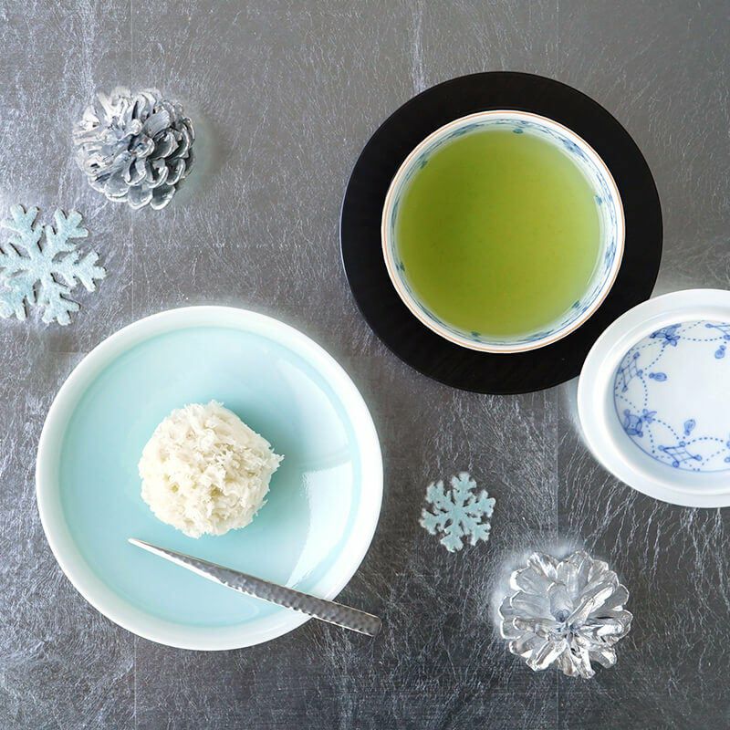青華瓔珞文（せいかようらくもん） 青華瓔珞文 蓋付お茶呑茶碗（桐箱入